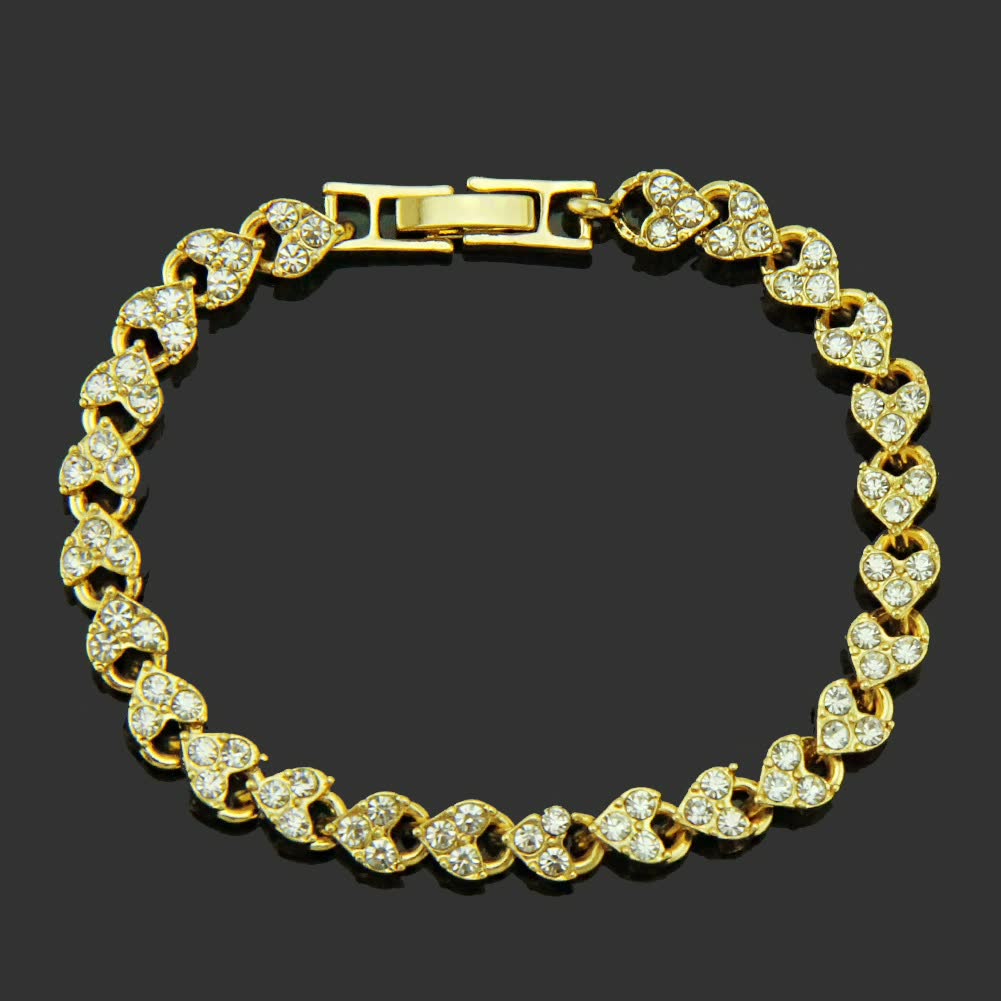 Goldenes Armband mit Herzdesign und Diamantbesatz, eleganter Schmuck für Damen.