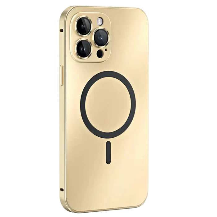 Goldenes iPhone mit MagSafe, dreifache Kamera, modernes Smartphone-Design, Rückansicht.