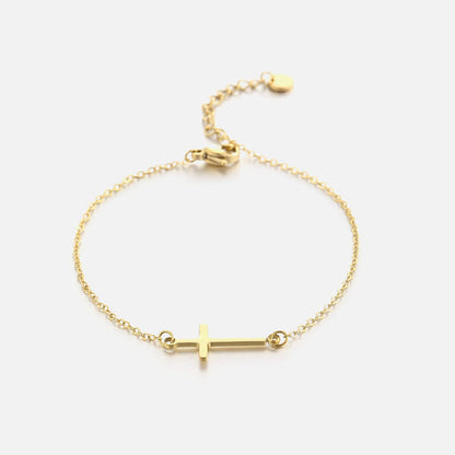 Goldenes Armband mit Kreuzanhänger, verstellbar, elegantes Schmuckstück für Damen.