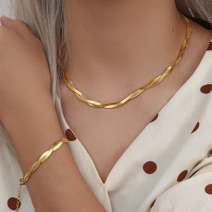 Goldene Edelstahl-Halskette und Armband-Set, geflochten, wasserdicht, für Damen.