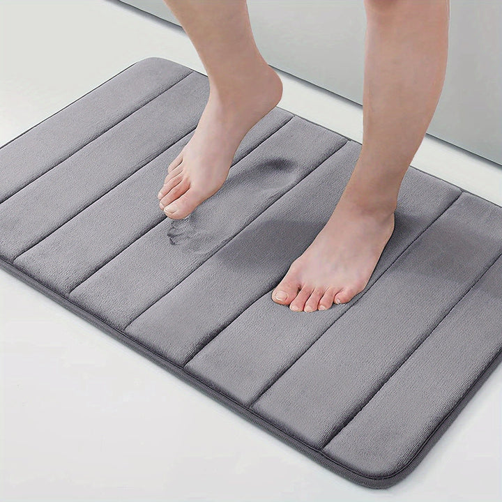 Graue Badematte aus Memory-Schaum, rutschfest, saugfähig, weiche Oberfläche, Badezimmer.