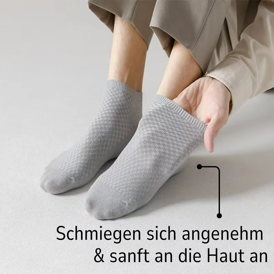 Graue Bambussocken, atmungsaktiv, weich, hautfreundlich, für Komfort und Nachhaltigkeit.