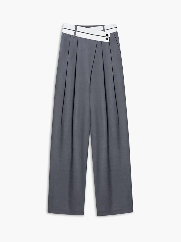 Graue Damenhose mit weitem Bein, weißem Bund, eleganter Faltenwurf, modische Damenbekleidung.