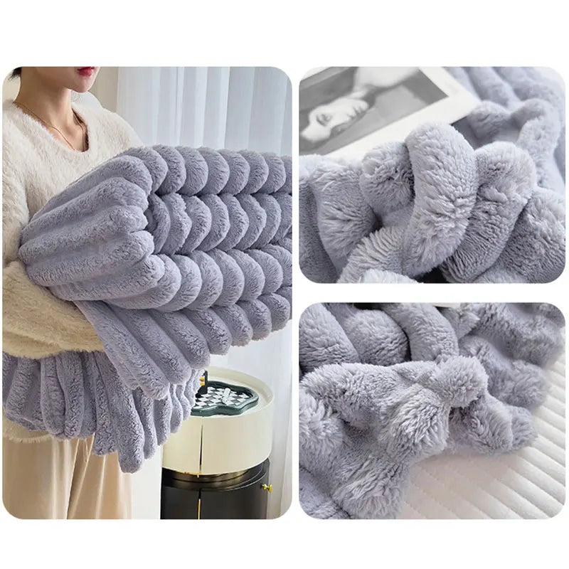 Graue, flauschige Decke aus Plüsch, weich, gemütlich, ideal für Wohnzimmer oder Schlafzimmer.