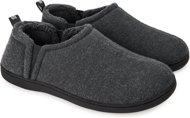 Graue Filzhausschuhe mit schwarzer Sohle, warmes Innenfutter, ideal für den Winter.