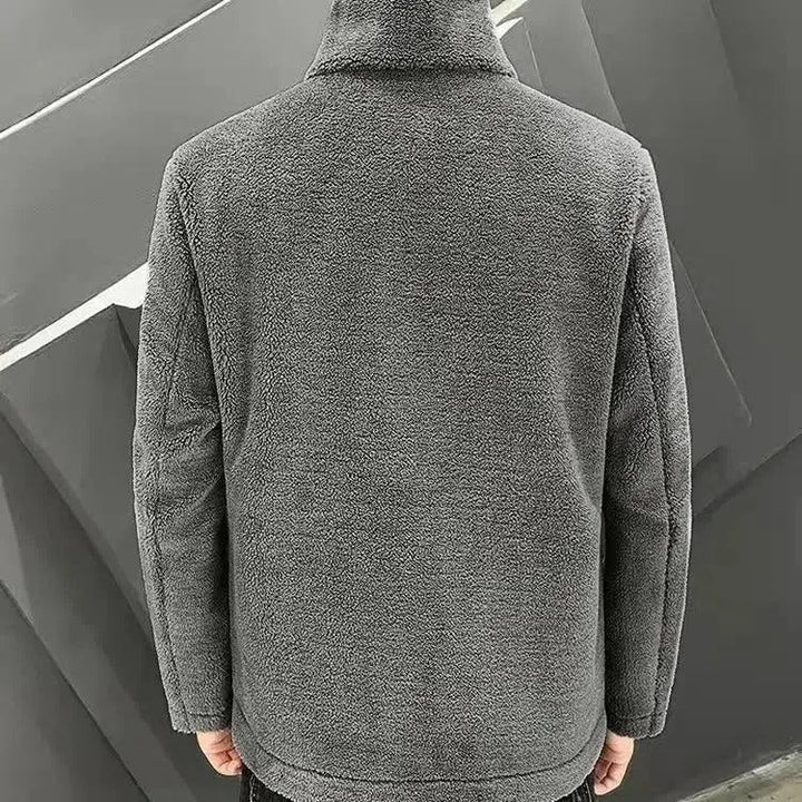 Graue Fleecejacke für Herren, Rückansicht, warm, modisch, Winterbekleidung.