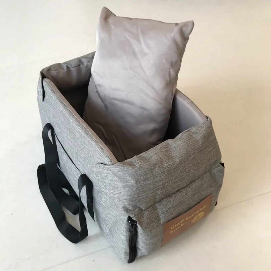 Graue Hundetragetasche mit Kissen, strapazierfähiges Material, ideal für Reisen.