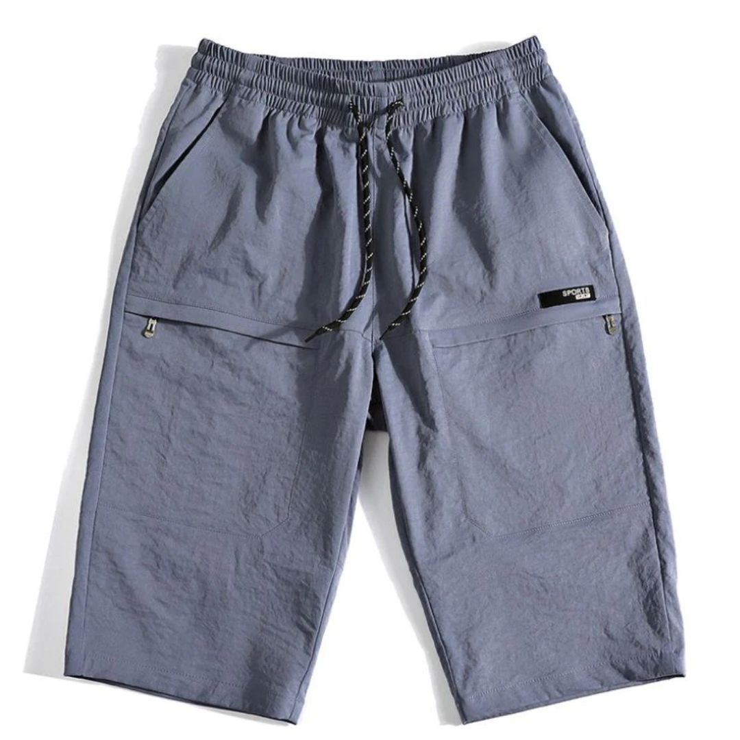 Graue Herren-Shorts, elastischer Bund, Kordelzug, Reißverschlusstaschen, Freizeitmode.