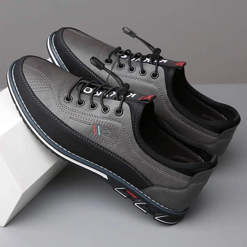 Graue Herrenschuhe aus Leder mit Schnürsenkeln, sportlich-elegant, rutschfeste Sohle.