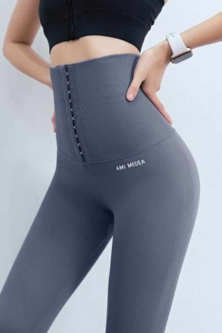 Graue High-Waist-Leggings mit Hakenverschluss, Sportbekleidung, Damenmode, AMI MEDEA.