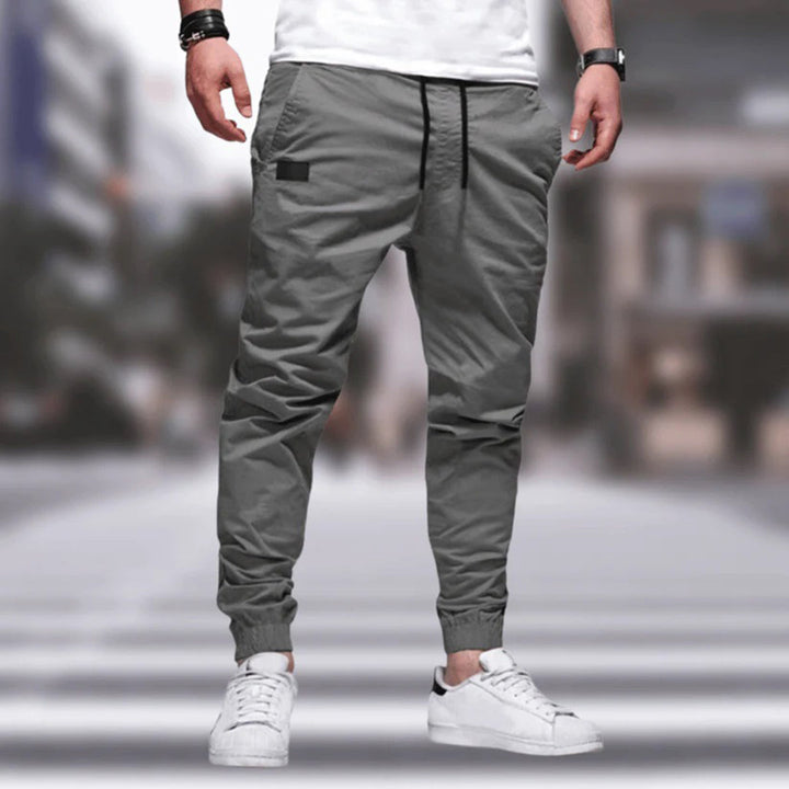 Graue Jogginghose Herren, sportlich, bequem, Kordelzug, Streetwear, Freizeitmode.