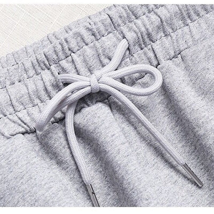 Graue Jogginghose mit Kordelzug, Baumwolle, bequem, Freizeitkleidung, Sportbekleidung.