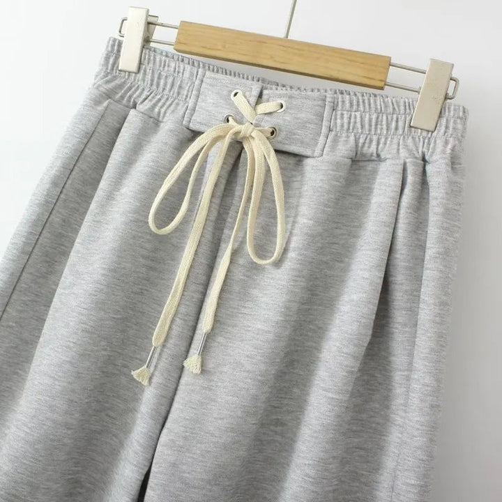 Graue Jogginghose mit Kordelzug, bequem, Baumwolle, Freizeitkleidung, Sportmode.