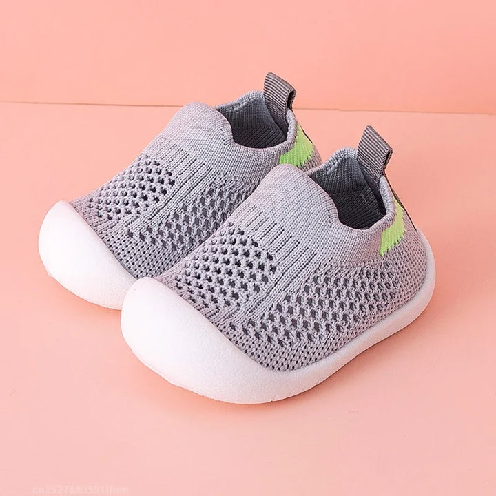 Graue Kinder-Sneaker, atmungsaktiv, rutschfest, weiche Sohle, für Jungen und Mädchen.