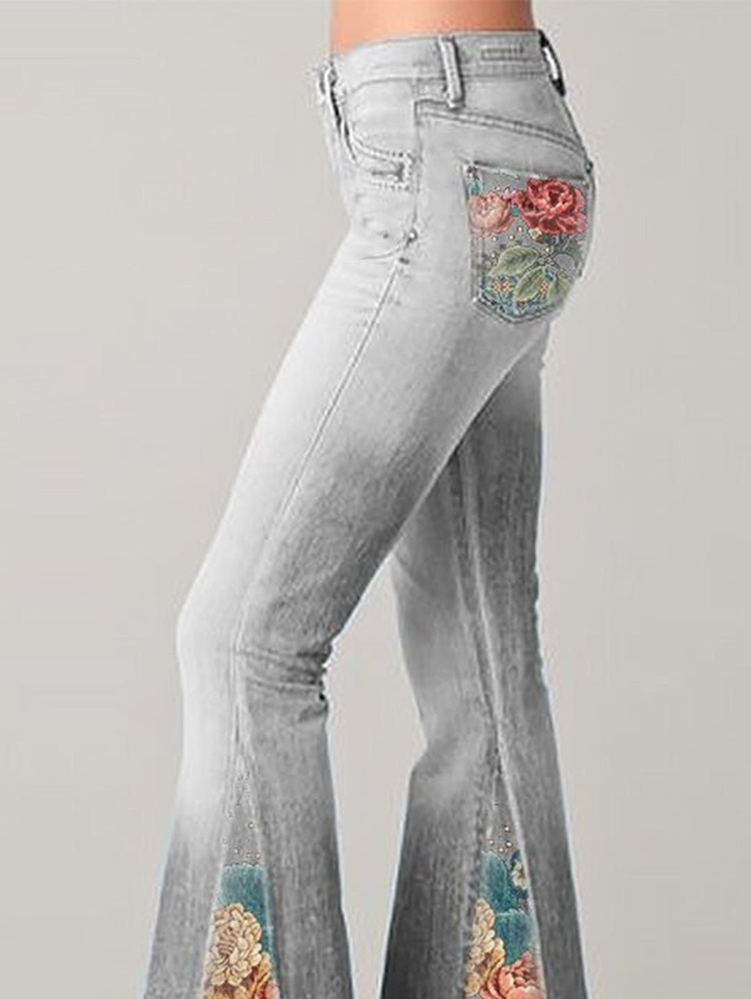 Graue Schlaghose Damen mit Blumenstickerei auf Taschen, modische Jeans, Vintage-Stil.