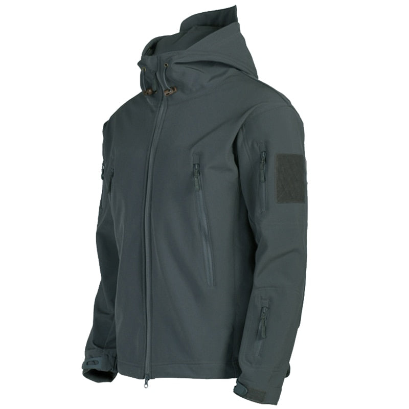 Graue Softshelljacke mit Kapuze, Reißverschlusstaschen, Outdoor-Bekleidung, winddicht.