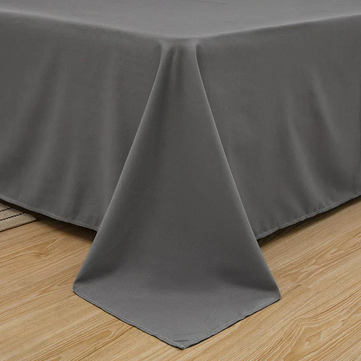 Graues Bettlaken aus Baumwolle, knitterfrei, für Doppelbett, modernes Schlafzimmer-Design.