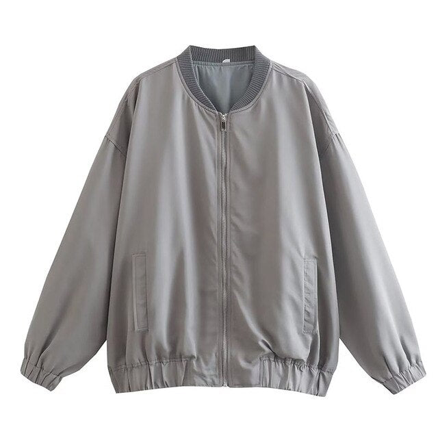 Graue oversized Damenjacke, Herbstmode, Reißverschluss, lässiger Stil, Rippbündchen.
