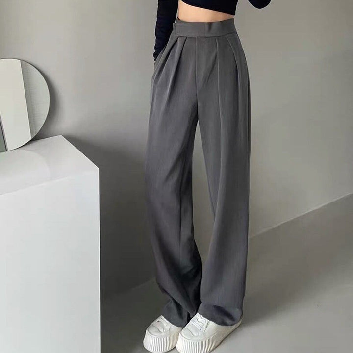Graue Damenhose, weites Bein, hohe Taille, eleganter Stil, modische Damenbekleidung.
