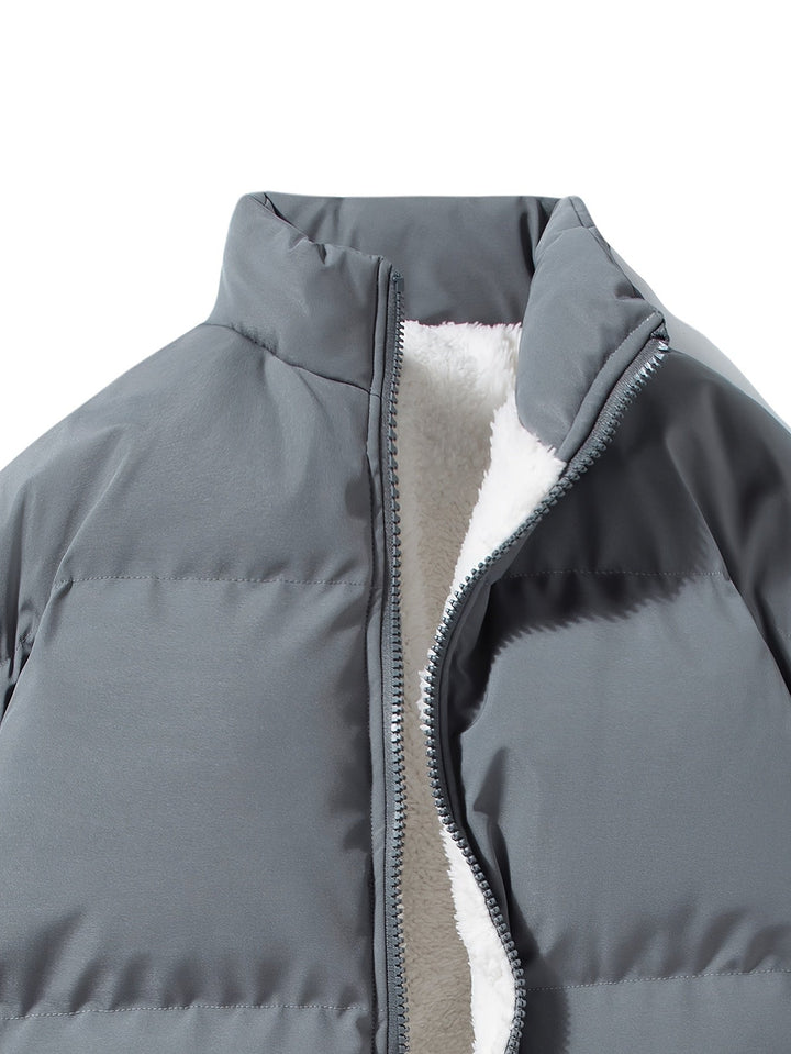 Graue Winterjacke mit Reißverschluss, gefüttert, warm, modisch, Herrenbekleidung.