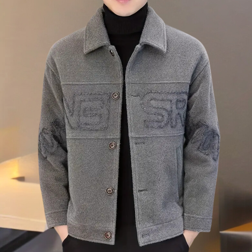 Graue Herrenjacke, Wollmischung, Knopfleiste, gesticktes Logo, modisch, warm, Herbstmode.