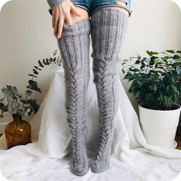 Graue, hohe, gestrickte Wollsocken, Damenmode, gemütlich, warm, Aveline, Luca Norelli.