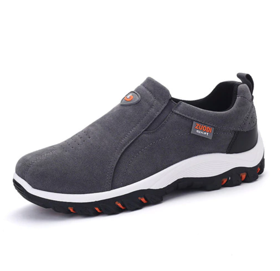 Grauer Herren-Sneaker, rutschfest, atmungsaktiv, sportlich, bequem, mit weißer Sohle.