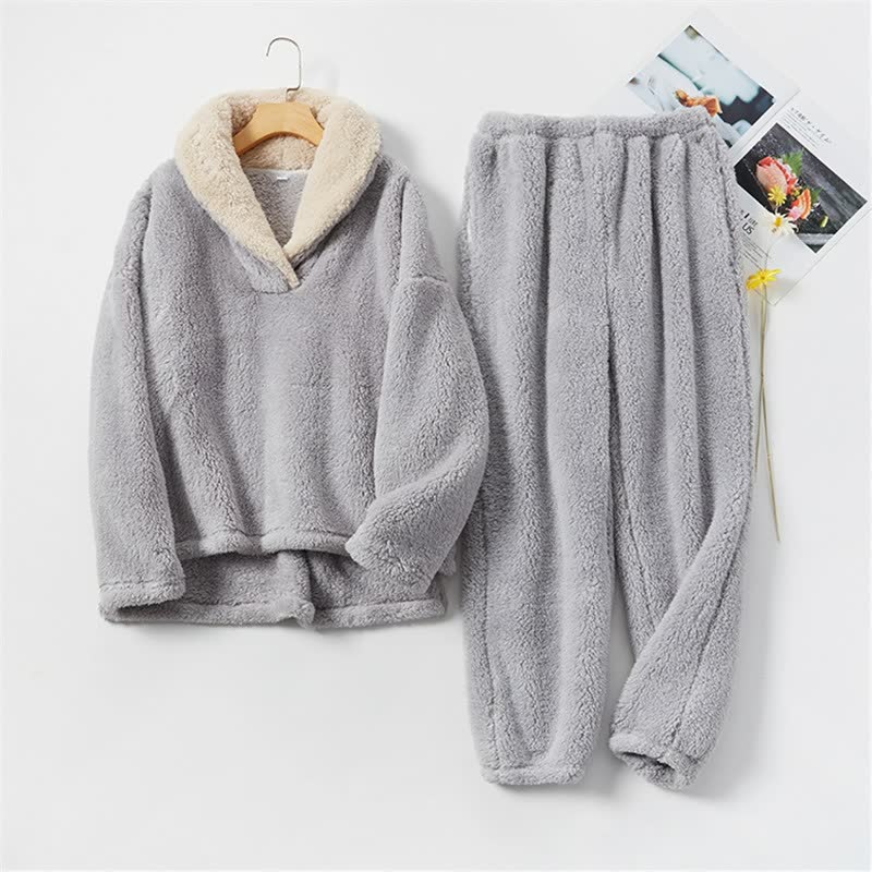 Grauer Fleece-Pyjama-Set für Damen, flauschig, warm, mit Kapuze, gemütliche Nachtwäsche.