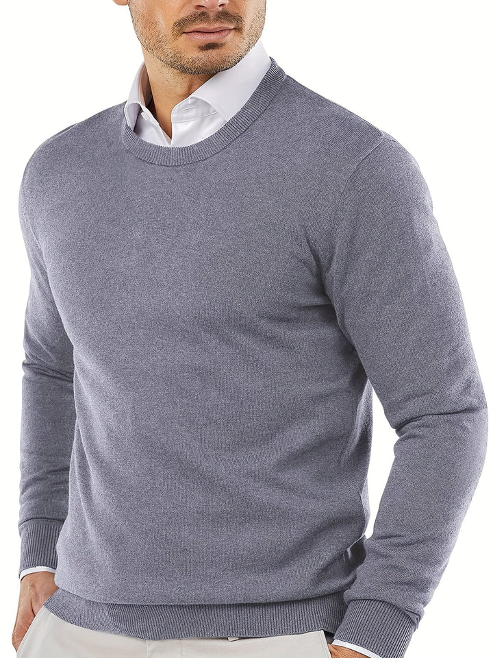 Grauer Herrenpullover aus Baumwolle, klassischer Rundhalsausschnitt, eleganter Freizeitlook.