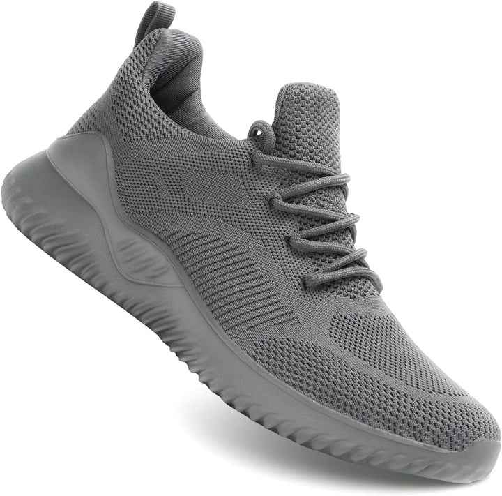 Grauer Sportschuh aus Mesh, atmungsaktiv, rutschfeste Sohle, ideal für Laufen und Fitness.
