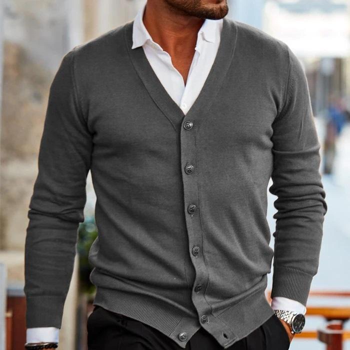 Mann in grauem Strick-Cardigan, weißes Hemd, modisch, elegant, Herrenmode, Freizeitkleidung.