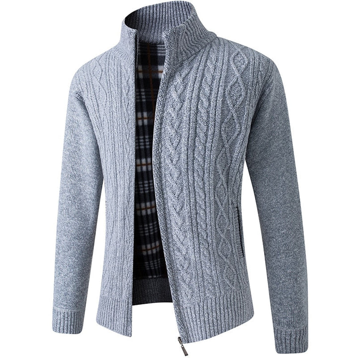 Grauer Strickpullover mit Reißverschluss, Zopfmuster, Herrenmode, warm, elegant, Winterkleidung.