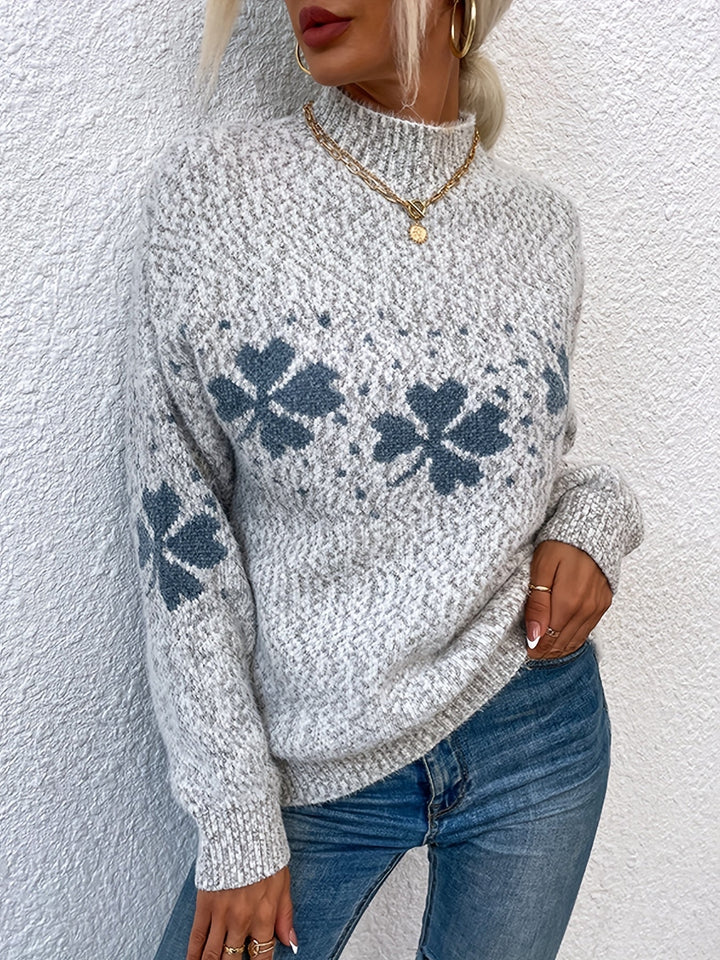 Grauer Strickpullover mit Blumenmuster, Damenmode, Winterkleidung, gemütlich, stilvoll.