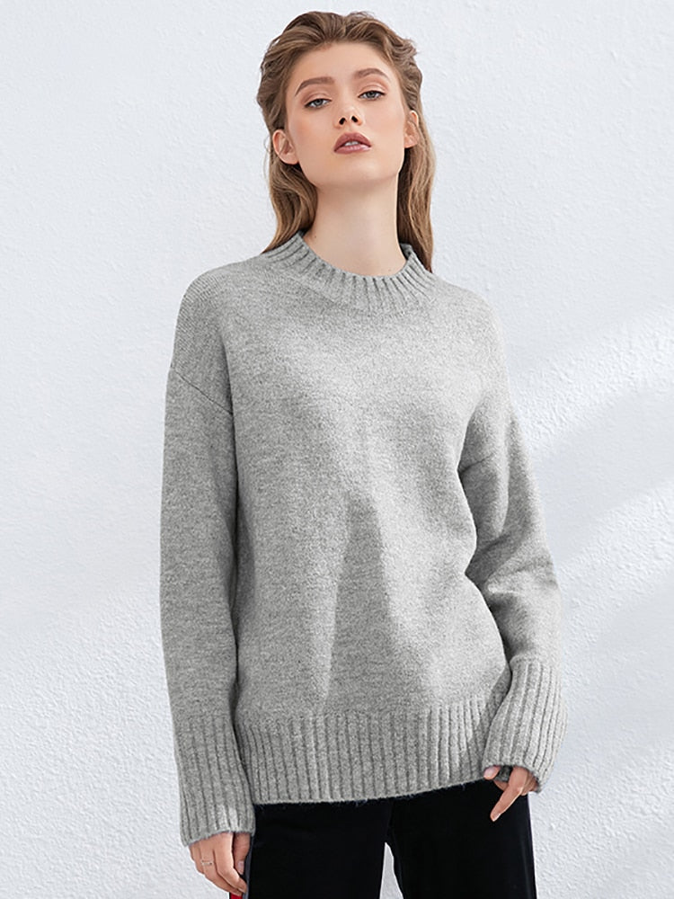 Grauer Damenpullover aus Wolle, lässig, warm, modisch, ideal für Herbst und Winter.