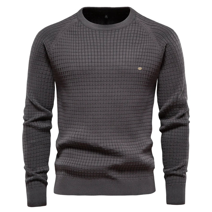 Grauer Herrenpullover, Strickmuster, Rundhalsausschnitt, modisch, bequem, Herbstmode.