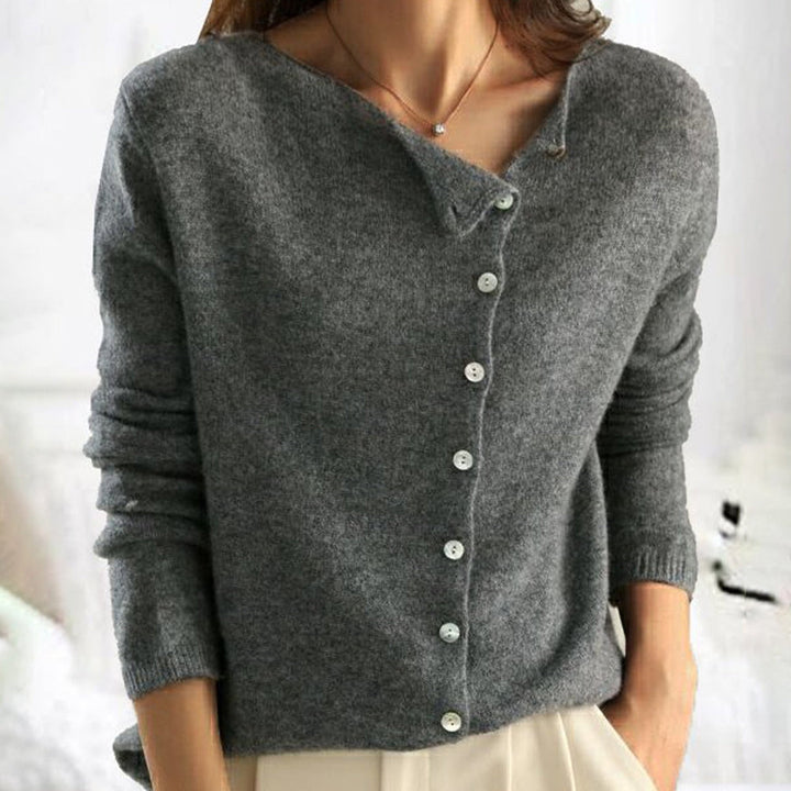 Damen grauer Strickpullover mit Knopfleiste, weiches Material, modisch, Herbstbekleidung.