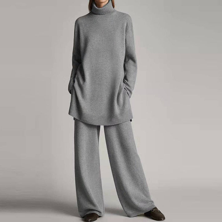 Grauer Damen-Strickpullover und Hose Set, gemütlich, modisch, Herbst-Winter-Outfit.