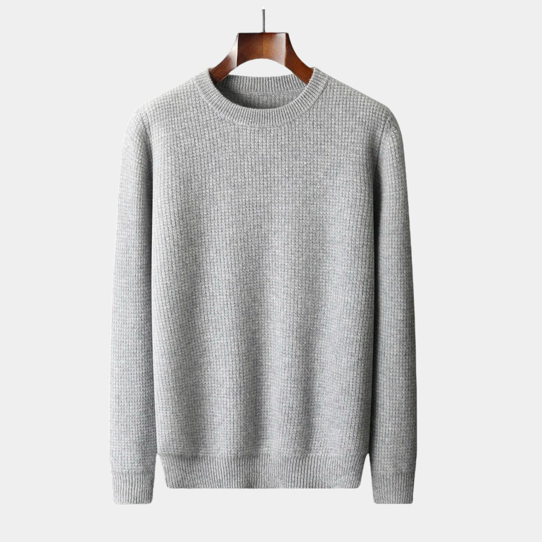 Grauer Strickpullover aus Baumwolle, Herrenmode, klassisches Design, Herbst-Winter-Bekleidung.