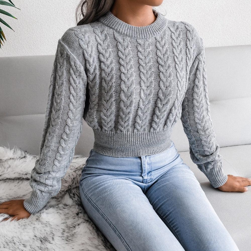 Grauer Strickpullover Damen, Zopfmuster, langärmelig, modisch, bequem, Herbstmode.