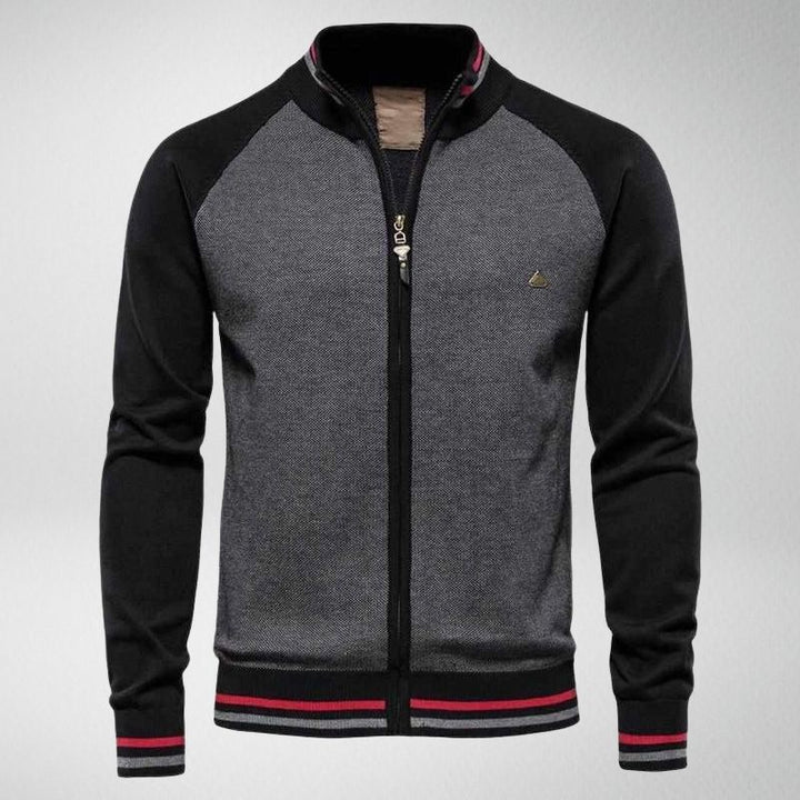 Graue Herrenjacke mit schwarzem Kragen, Reißverschluss, rot-schwarzen Streifen, sportlich.