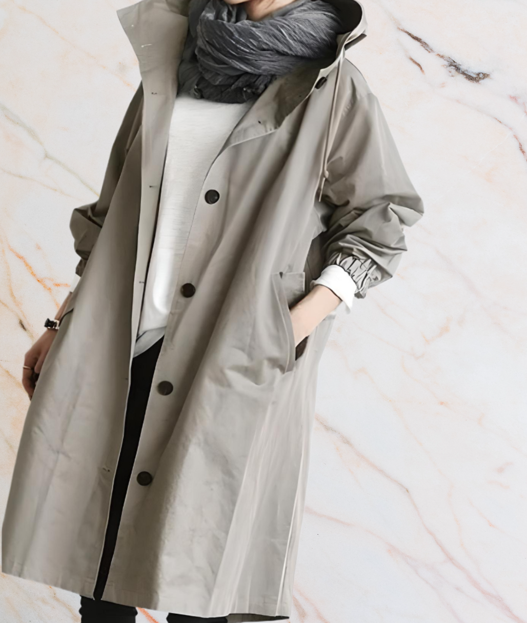 Damen-Trenchcoat beige, Knöpfe, Kapuze, Herbstmode, eleganter Mantel, lässiger Stil.