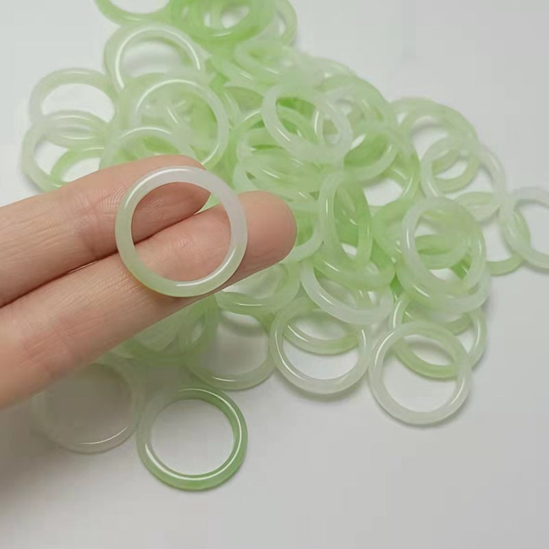 Grüner Acrylharzring für Kinder, Y2K-Stil, koreanische Mode 2023, trendiges Accessoire.