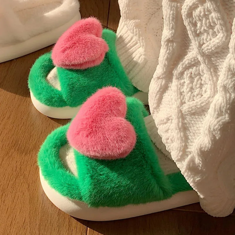 Grüne Plüsch-Hausschuhe mit rosa Herz, Damenmode, gemütliche Pantoffeln, rutschfest.