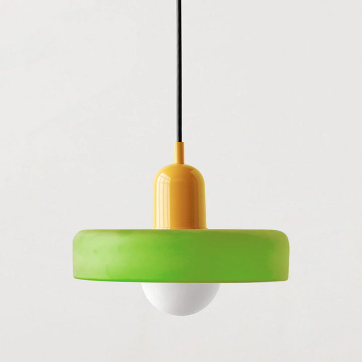 Moderne grüne und gelbe Hängelampe, minimalistisches Design, Wohnzimmerbeleuchtung.