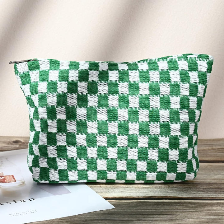 Grün-weiß karierte Kosmetiktasche, Reißverschluss, Baumwolle, stilvoll, praktisch, Reiseaccessoire.