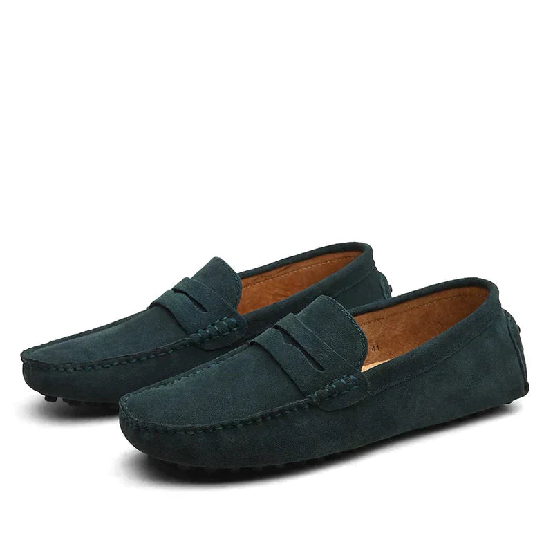 Dunkelgrüne Wildleder-Mokassins für Herren, rutschfeste Sohle, elegantes Design, bequem.