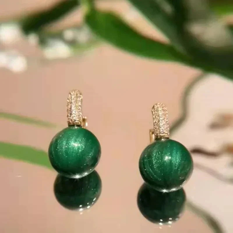 Grüne Perlenohrringe mit Strass, luxuriöse Party-Accessoires, eleganter Schmuck für Mädchen.
