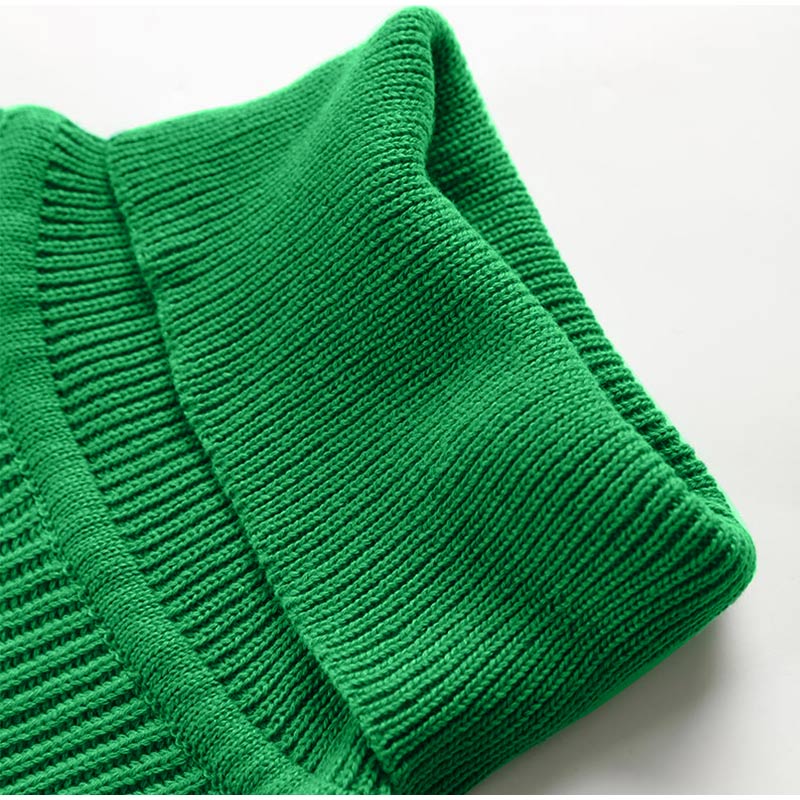 Grüner Strickpullover, weiches Material, modisches Design, Damenmode, Herbstbekleidung.