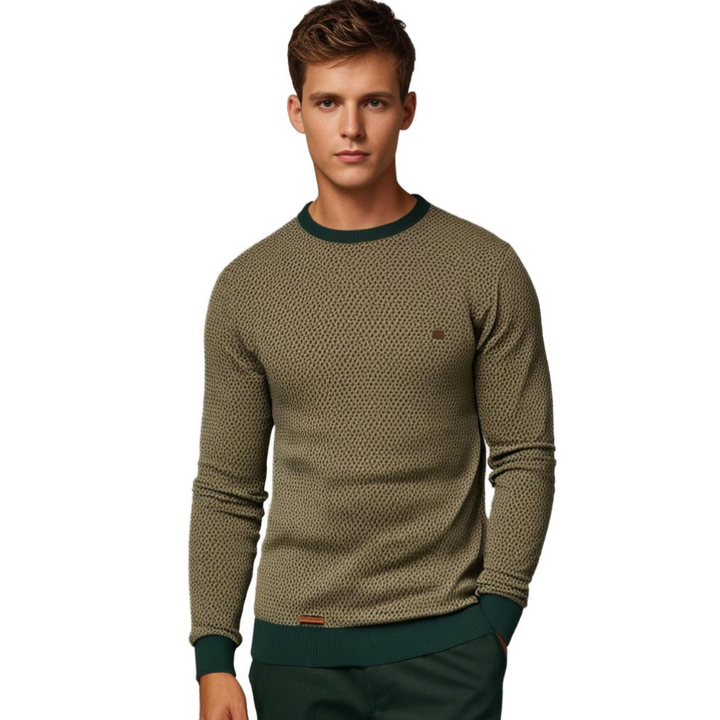 Mann trägt grünen Strickpullover, Rundhalsausschnitt, modisch, Herrenmode, Herbstbekleidung.