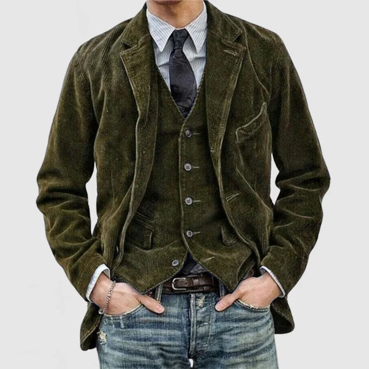 Grüner Cord-Blazer für Herren, dreiteilig, mit Weste und Krawatte, lässig-eleganter Stil.
